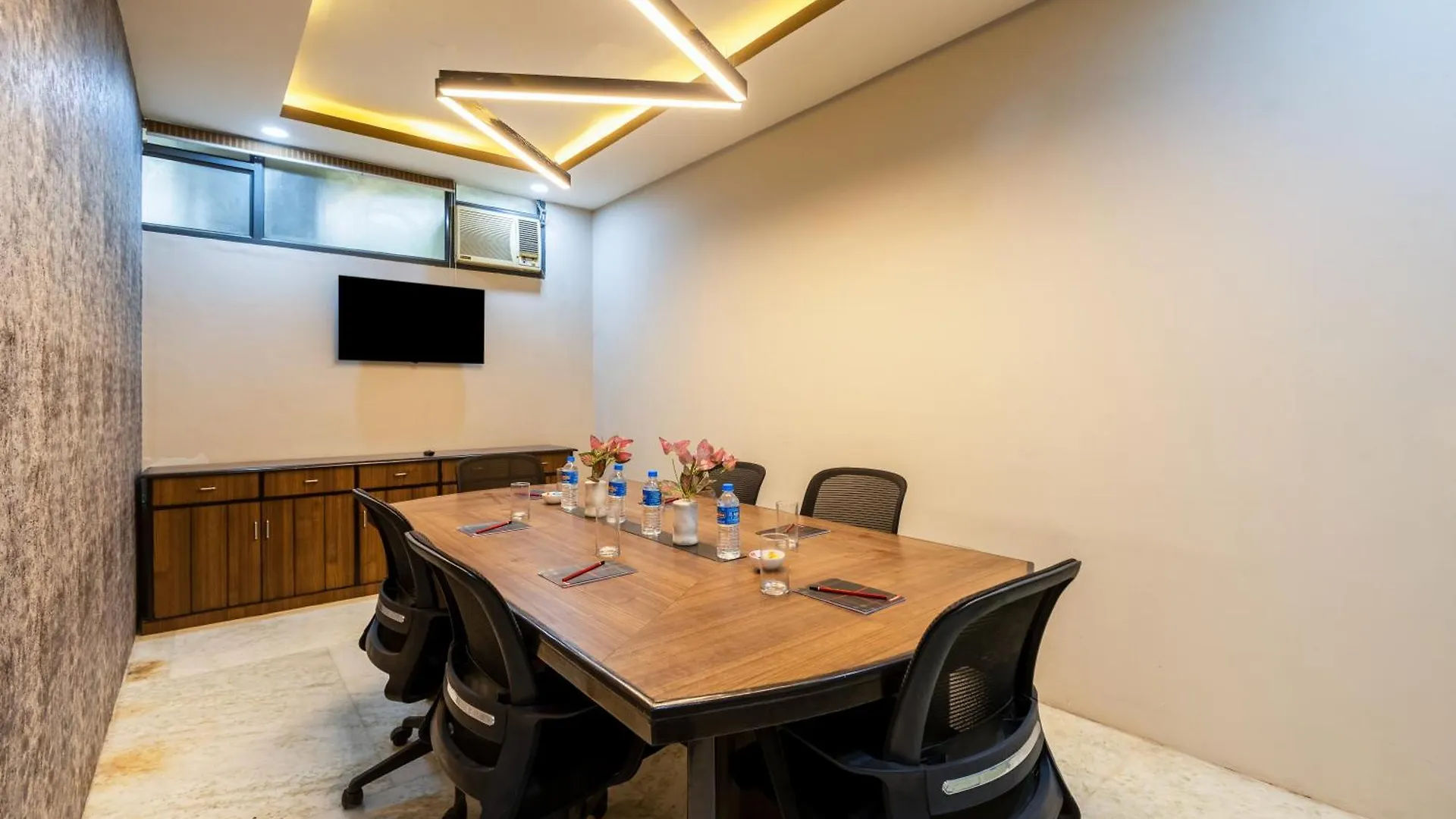 ***  Tribe - Bespoke Hotel By Flxho Arjun Marg Dlf Phase 1 Golf Course Road Gurgaon Índia