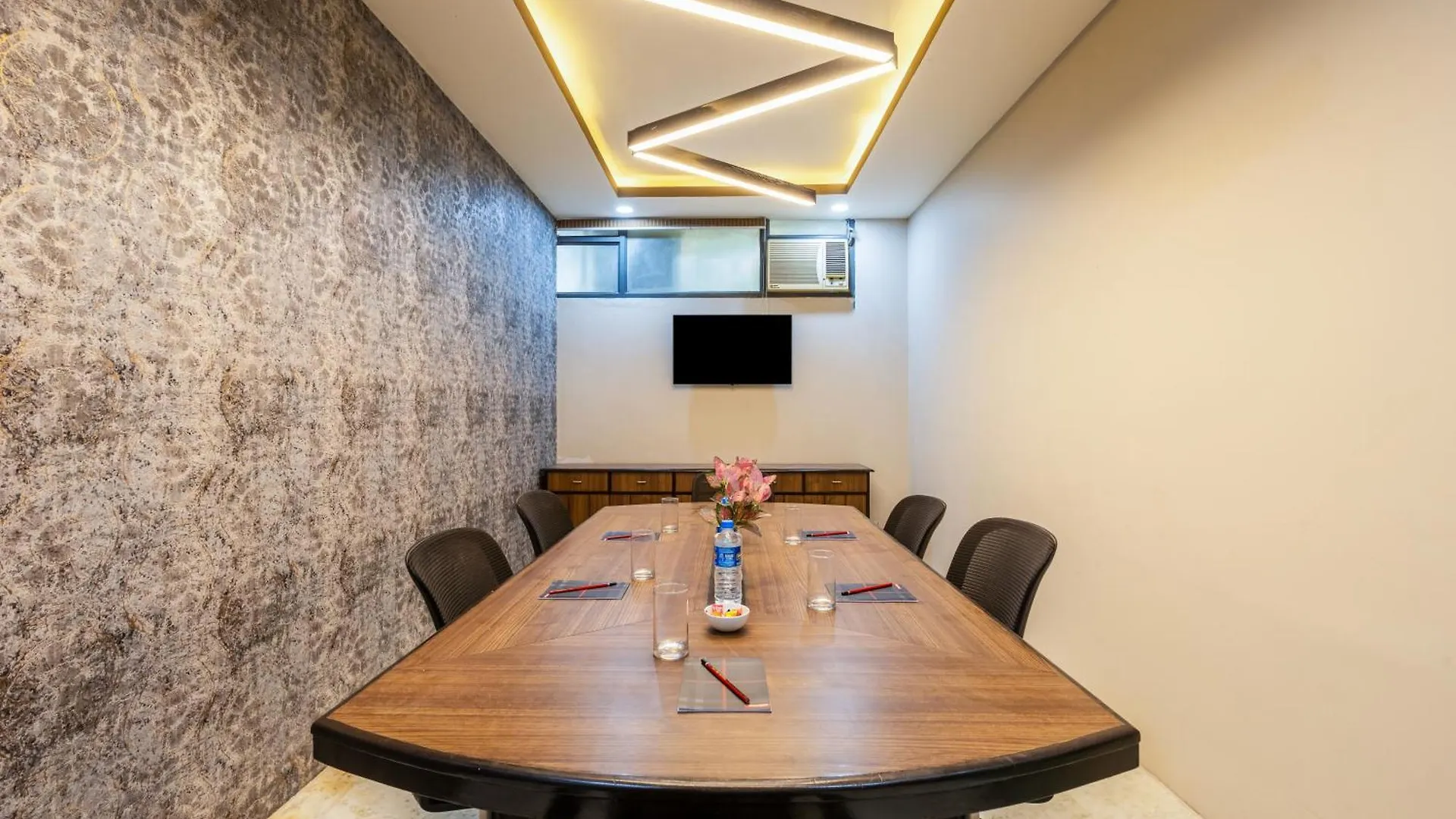 ***  Tribe - Bespoke Hotel By Flxho Arjun Marg Dlf Phase 1 Golf Course Road Gurgáon Indie